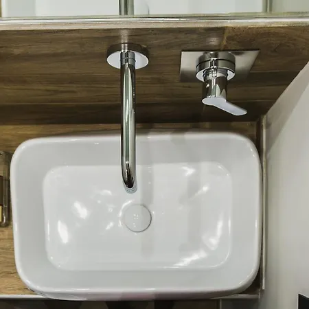 House קטאניה