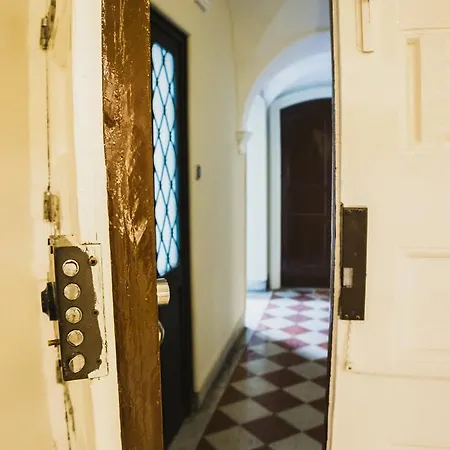 House בית הארחה *