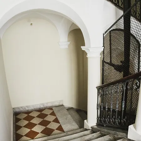 House בית הארחה *